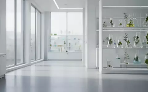 Heller, moderner Innenraum eines medizinischen Forschungszentrums mit minimalistischer Architektur und Fokus auf klinische Präzision. - Foto: über boerse-global.de