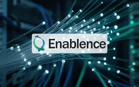 Abstrakte Darstellung von Glasfasertechnologie und Datenwachstum mit leuchtenden Lichtimpulsen in einem modernen Netzwerk. - Foto: über boerse-global.de