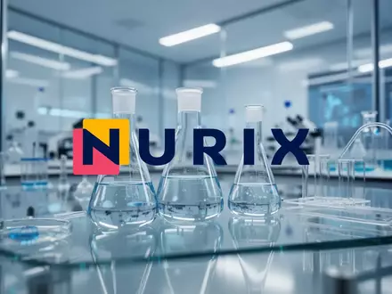 Abstraktes, professionelles Bild eines modernen Biotechnologie-Labors mit Fokus auf Forschung und strategische Partnerschaften. - Foto: über boerse-global.de
