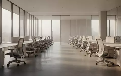 Ein leerer, moderner Büroraum mit unbesetzten Schreibtischen und Stühlen in einer minimalistischen Architektur. - Foto: über boerse-global.de