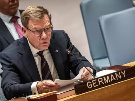 Außenminister Johann Wadephul (CDU) wird Russland in einer Sitzung des UN-Sicherheitsrates eine Eskalation der hybriden Angriffe in Europa vor. - Foto: Michael Kappeler/dpa