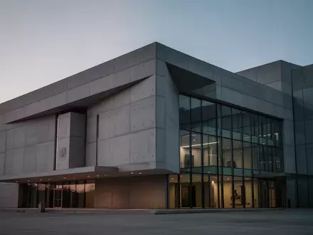 Moderne Fassade eines Regierungsgebäudes in der Abenddämmerung. - Foto: über boerse-global.de
