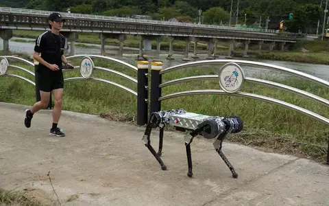 Der vierbeinige Roboter Raibo2 hat einen vollständigen Marathonlauf in 4 Stunden und 19 Minuten in Südkorea absolviert. - Foto: -/KAIST/dpa