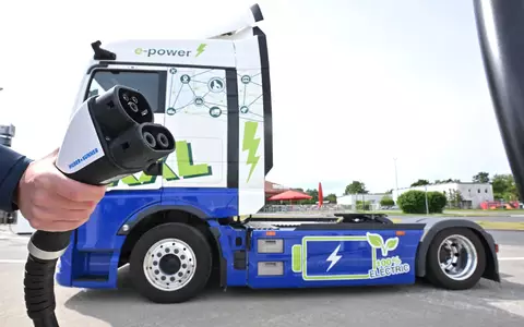 Der Ladebedarf für elektrische Lkw steigt laut einer Prognose des Fraunhofer-Instituts in den kommenden Jahren schnell an. (Archivbild) - Foto: Julian Stratenschulte/dpa