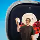 Laut Meta-Chef Mark Zuckerberg soll das kleine KI-Gerät des Facebook-Konzerns bis Jahresende auf den Markt kommen. - Bild: Andrej Sokolow/dpa