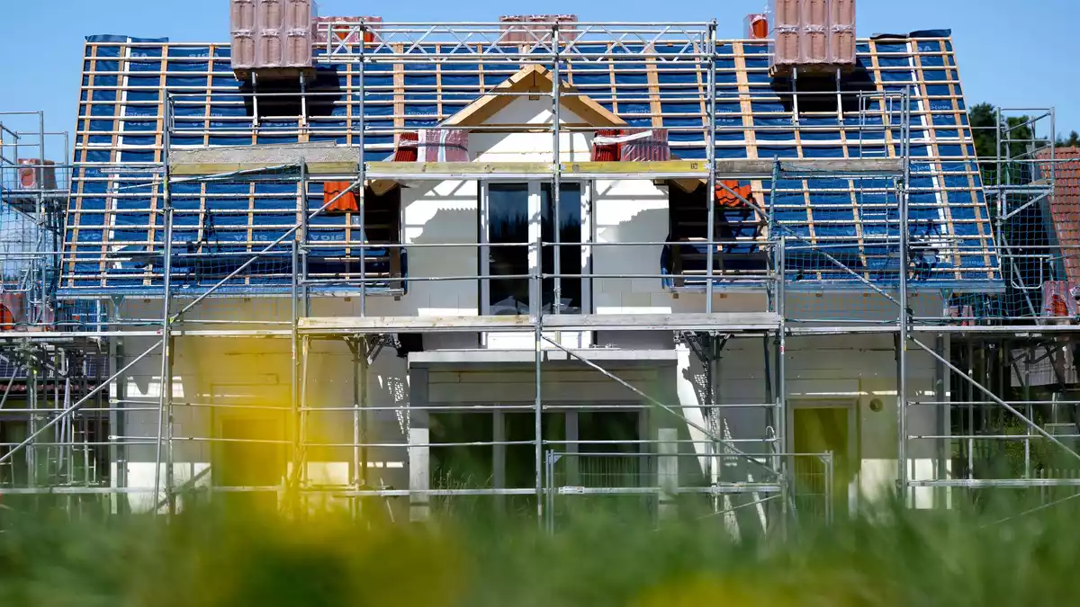 Begehrtes Eigenheim: Die Immobilienpreise in Deutschland sind sieben Quartale in Folge gestiegen. (Archivbild) - Bild: Sven Hoppe/dpa