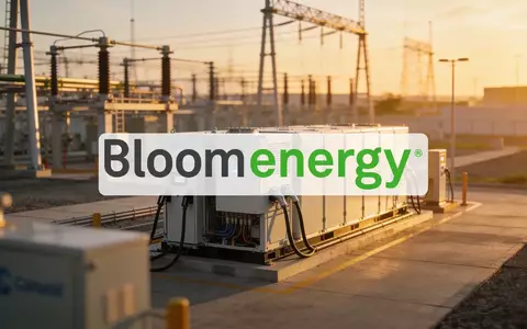 Moderne Wasserstoff-Brennstoffzellenanlage in einer industriellen Umgebung bei Sonnenuntergang. - Foto: über boerse-global.de