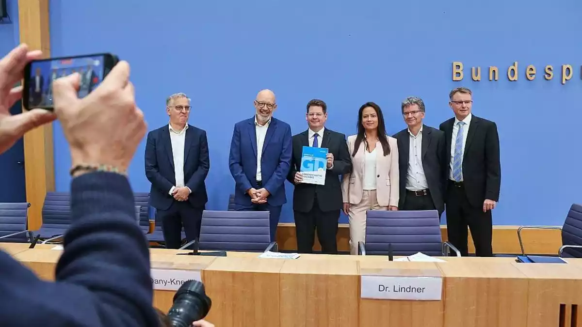 Wirtschaftsinstitute verdoppeln Konjunkturprognose wieder