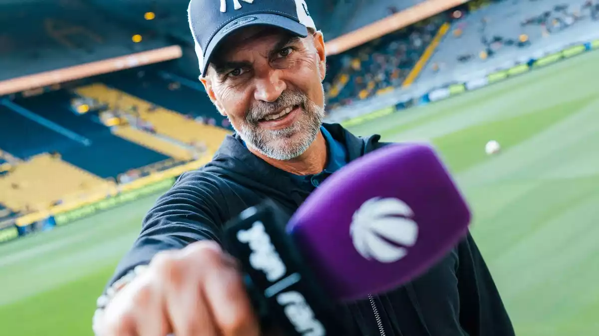 Markus Babbel ran Fußball - Bild: Joyn/Hendrik Deckers, presseportal.de
