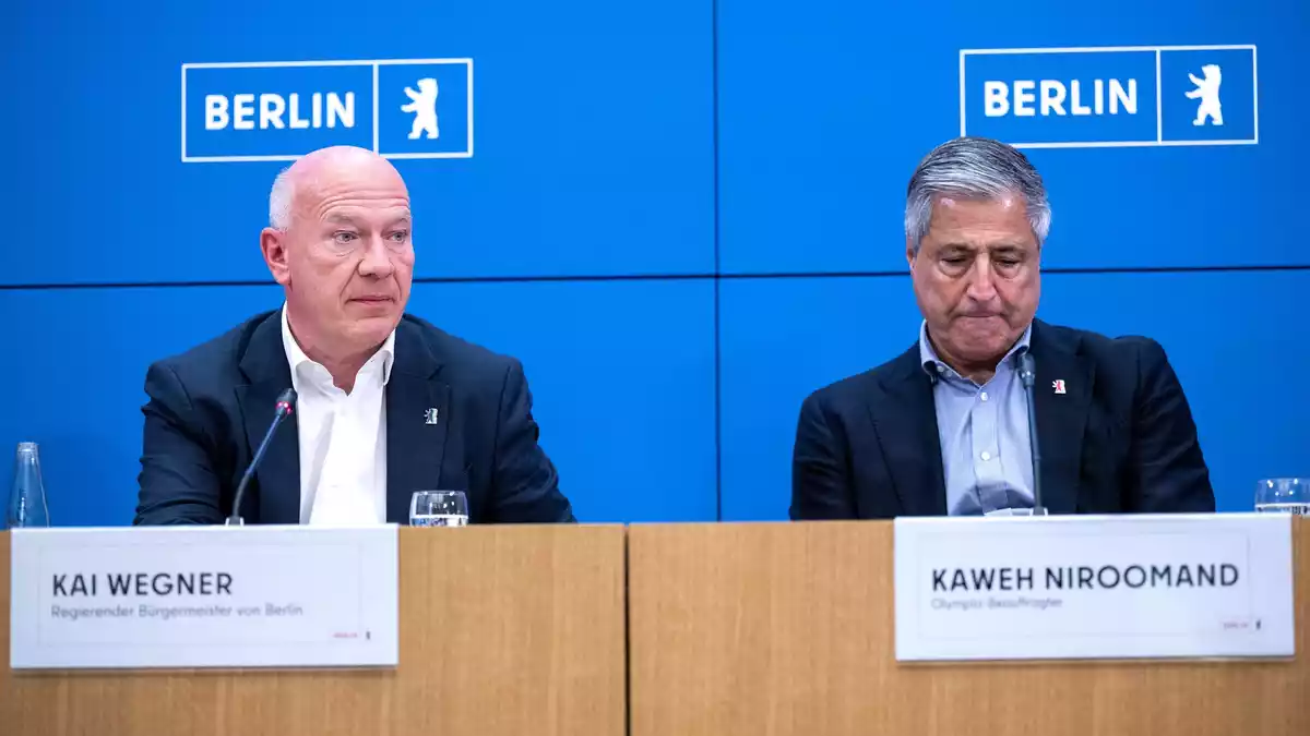 Kai Wegner (links), Regierender Bürgermeister Berlins, und der Olympiabeauftragte Kaweh Niroomand erklärten das Aus der Berliner Bewerbung. - Bild: Christophe Gateau/dpa