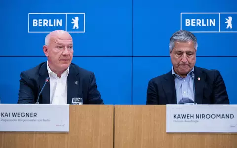 Berlins Regierender Bürgermeister Kai Wegner (l) und der Olympia-Beauftragte Kaweh Niroomand erklärten den Rückzug bei der Olympia-Bewerbung. - Foto: Christophe Gateau/dpa