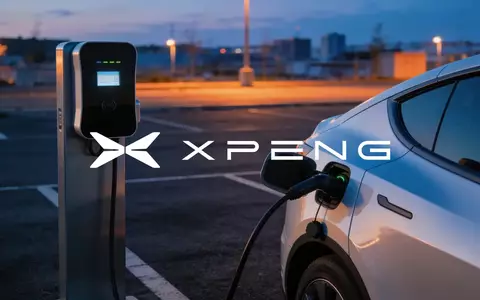 Moderne Ladestation für Elektroautos in einer urbanen Umgebung bei Dämmerung. - Foto: über boerse-global.de