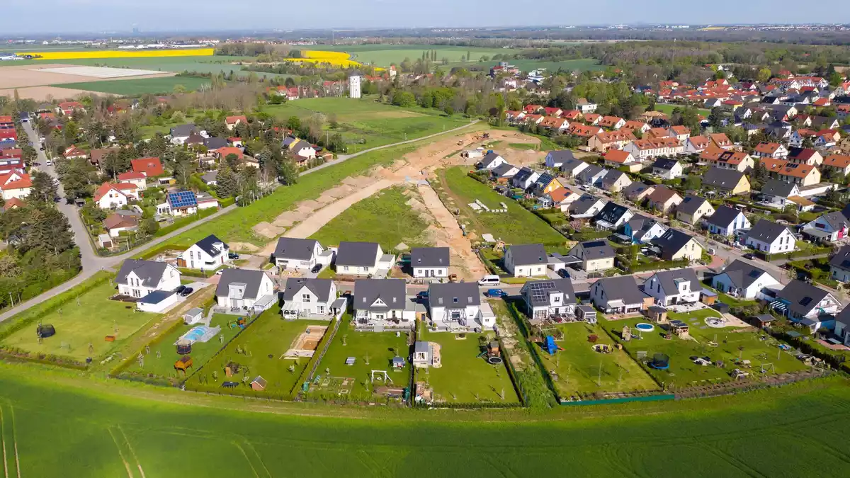 Begehrtes Eigenheim: Die Immobilienpreise in Deutschland sind sieben Quartale in Folge gestiegen. (Archivbild) - Bild: Jan Woitas/dpa/dpa-tmn