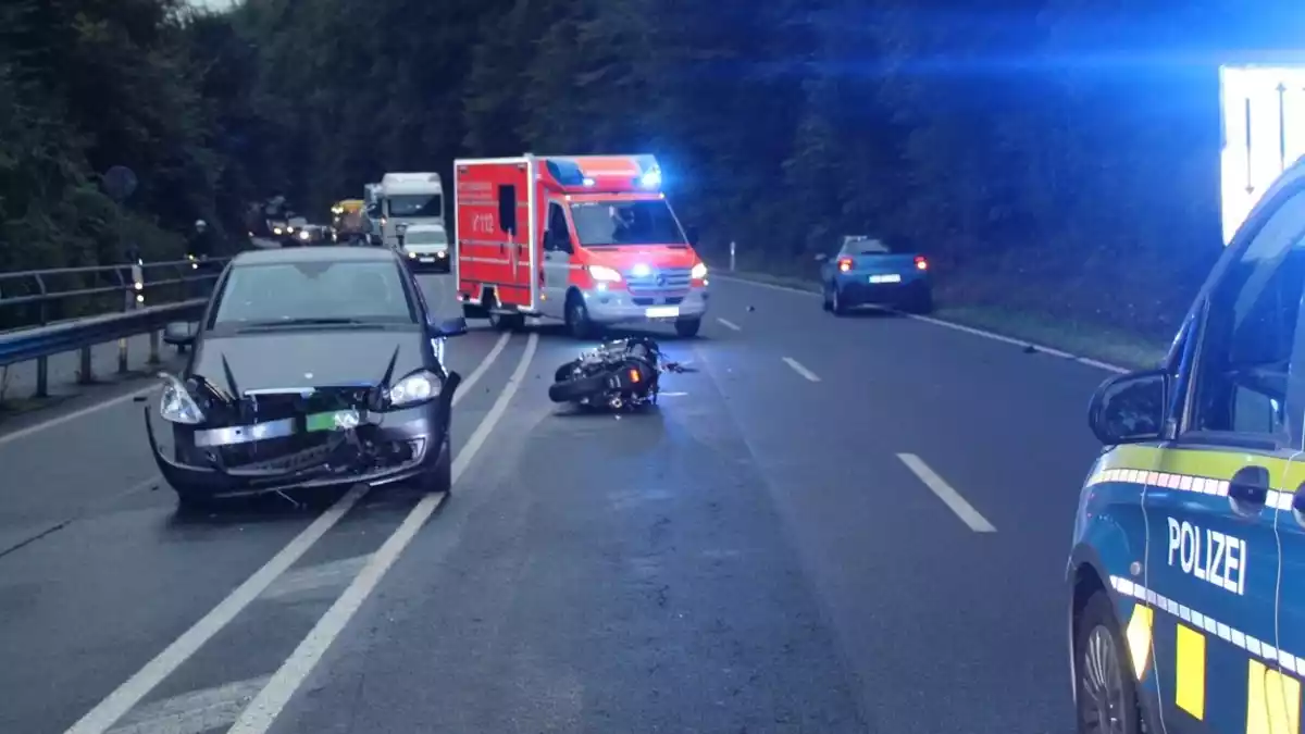 POL-MI: Motorradfahrer stürzt auf B 239 und kollidiert mit Gegenverkehr - Bild: presseportal.de