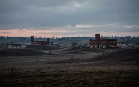 Weite, ländliche Landschaft in einer Region mit hohem Herzinsuffizienz-Risiko unter einem bedeckten Himmel. - Foto: über boerse-global.de