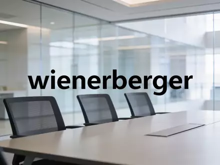 Modernes, lichtdurchflutetes Bürogebäude mit minimalistischer Architektur, das strategisches Management symbolisiert. - Foto: über boerse-global.de