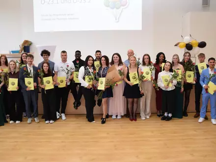 Neue Pflegefachkräfte starten am UKGM / Absolventinnen und Absolventen der Elisabeth-von-Thüringen-Akademie feiern erfolgreich bestandenes Examen - viele bleiben am Standort Marburg - Foto: presseportal.de