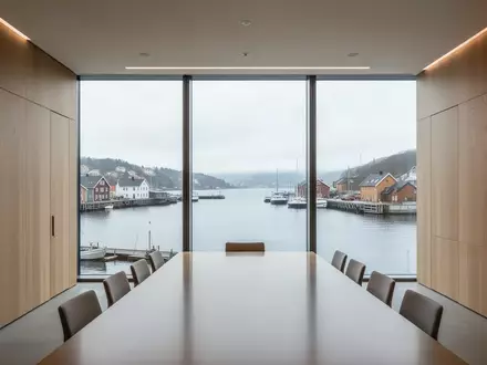 Ein minimalistisches, modernes Büro in Skandinavien mit Blick auf einen Hafen, das Ordnung und Struktur vermittelt. - Foto: über boerse-global.de