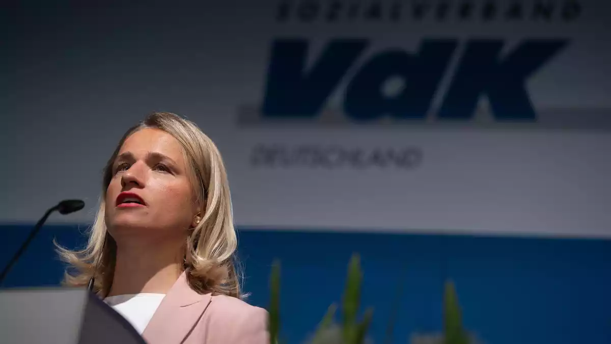VdK-Präsidentin Verena Bentele sieht den erneut geplanten Tankrabatt als falschen Weg (Archivbild) - Bild: Christophe Gateau/dpa