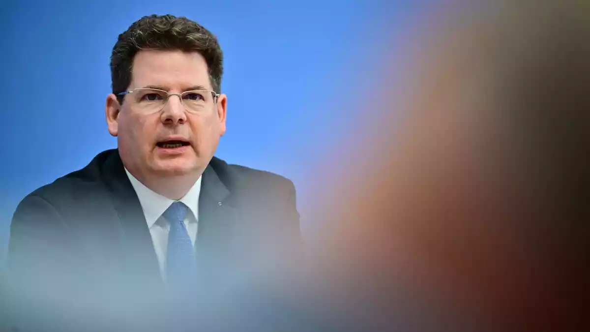 Noch mehr schuldenfinanziertes Geld sollte der Staat nach Einschätzung der Experten nicht in die Hand nehmen. - Bild: Sebastian Gollnow/dpa