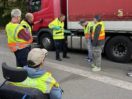 HZA-SB: Perspektivwechsel, der verbindet - ZOLL und Heinrich-Kimmle-Stiftung tauschen die Arbeitswelt / Aktionstag Schichtwechsel bringt Menschen mit und ohne Beeinträchtigung zusammen - Foto: presseportal.de