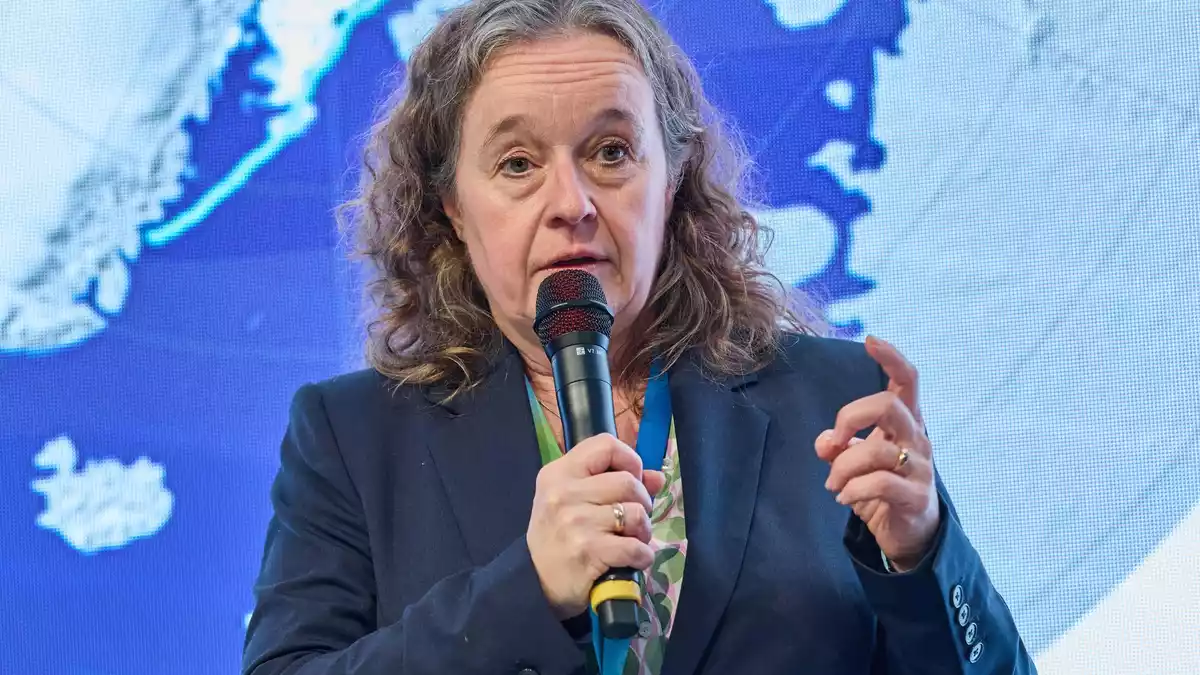 Gesine Mollenhauer, Vizedirektorin am Alfred-Wegener-Institut, spricht während des 16. Extremwetterkongresses.  - Bild: Georg Wendt/dpa