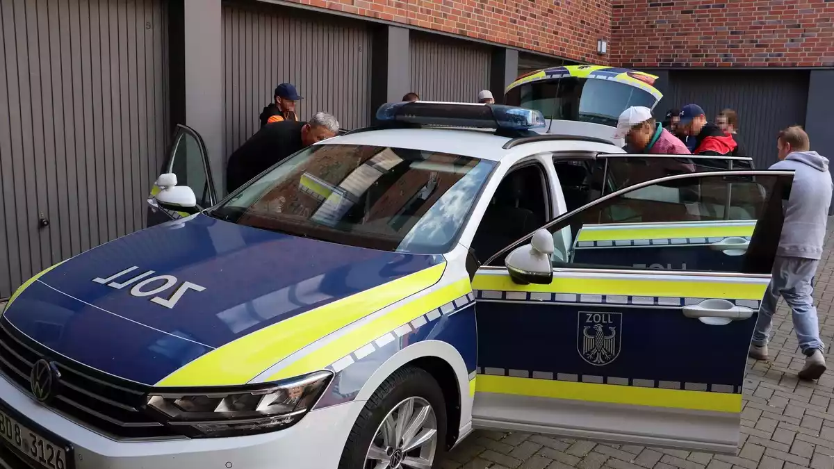 HZA-MS: Schichtwechsel beim Hauptzollamt Münster / Menschen mit und ohne Behinderung tauschen ihren Arbeitsplatz - Bild: presseportal.de
