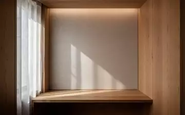 Ein minimalistischer, ruhiger Rückzugsort mit warmen Holzelementen und sanftem, natürlichem Lichteinfall. - Foto: über boerse-global.de