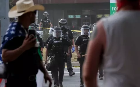 Amnesty International hat einen Bericht zu Menschenrechtsverletzungen durch die US-Einwanderungsbehörde ICE veröffentlicht. - Foto: Joel Angel Juarez/AP/dpa