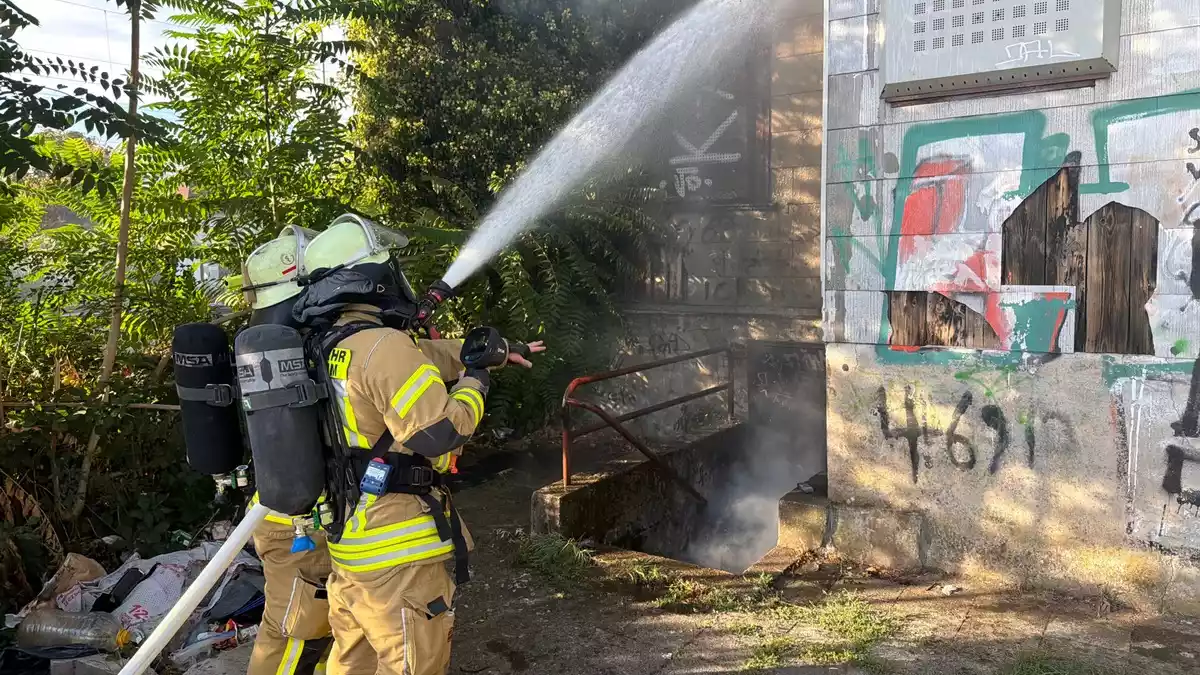 FW Weinheim: Rauchglocke über der Bergstraße - Zwei Brände beschäftigen die Feuerwehr Weinheim - Bild: presseportal.de