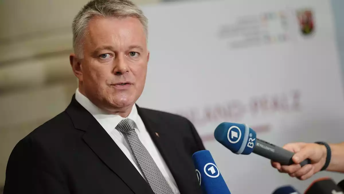 Der rheinland-pfälzische Regierungschef Gordon Schnieder bleibt länger Vorsitzender der Ministerpräsidentenkonferenz. (Archivfoto) - Bild: Kay Nietfeld/dpa