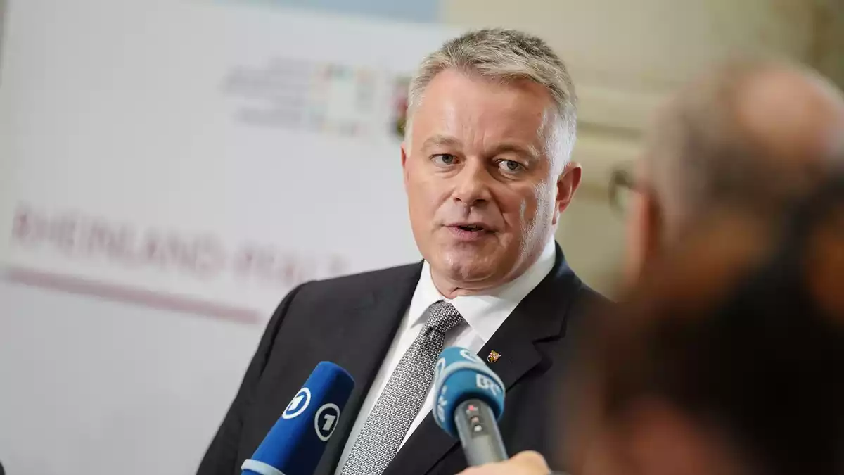 Der rheinland-pfälzische Ministerpräsident Gordon Schnieder bleibt länger Vorsitzender der Ministerpräsidentenkonferenz. (Archivbild) - Bild: Kay Nietfeld/dpa