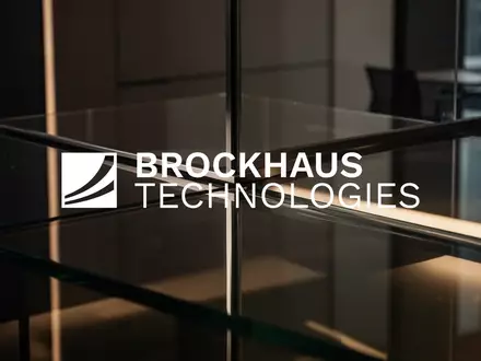 Abstraktes, professionelles Finanzbild mit modernem, minimalistischem Büro-Design und Fokus auf Kapitalstrategie. - Foto: über boerse-global.de