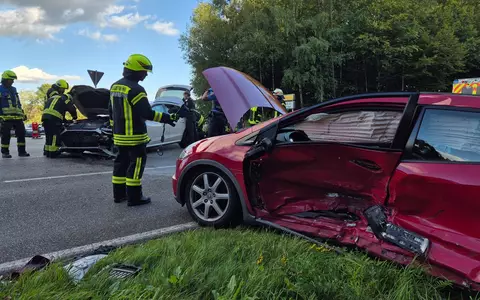 FW VG Westerburg: Zusammenstoß im Kreuzungsbereich - PKW-Insassen kommen mit dem Schrecken davon - Foto: presseportal.de
