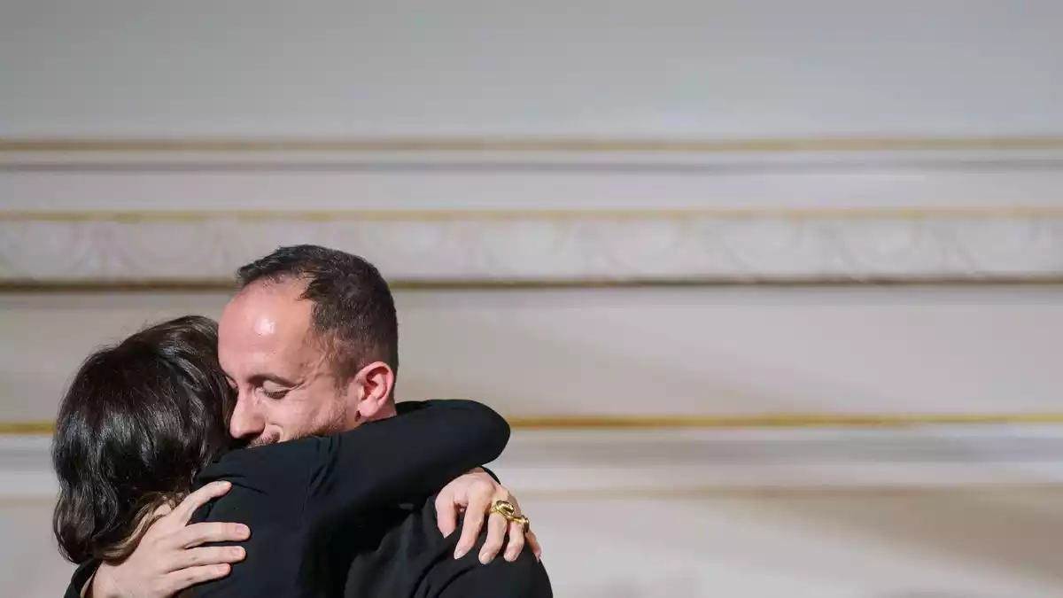 «Was ich brauche, sind Menschen wie du», sagte Levit zu Berben. - Bild: Sebastian Christoph Gollnow/dpa