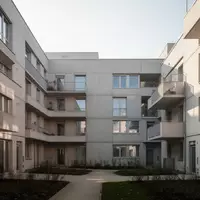 Moderne Gemeindebau-Architektur in Wien mit schlichten Fassaden und Balkonen bei Tageslicht. - Foto: über boerse-global.de