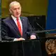 Rede vor lichten Reihen: Israels Ministerpräsident Netanjahu. - Bild: Yuki Iwamura/AP/dpa