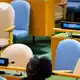 Nicht nur die Vertreter Palästinas verließen den Raum, als Netanjahu als podium trat. - Bild: Yuki Iwamura/AP/dpa