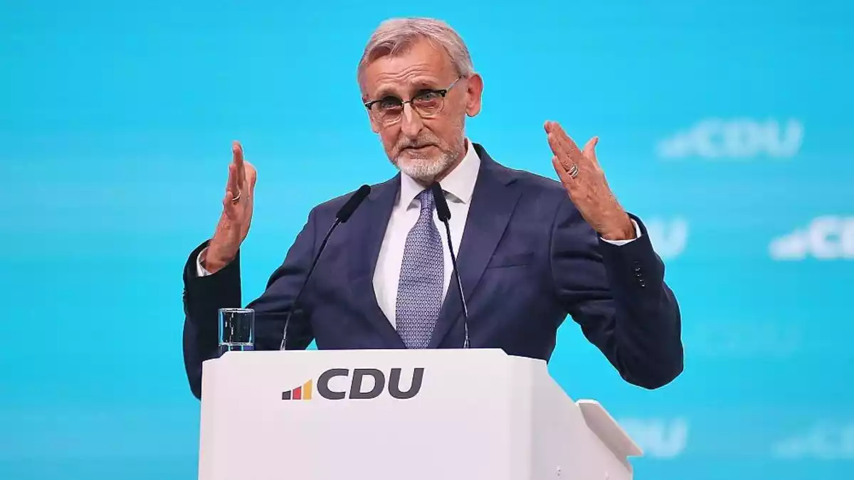 Sachsens Innenminister will Grundrecht auf Asyl abschaffen