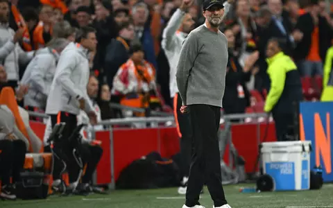Auch die internationale Presse schrieb über das Debüt von Jürgen Klopp. - Foto: Federico Gambarini/dpa