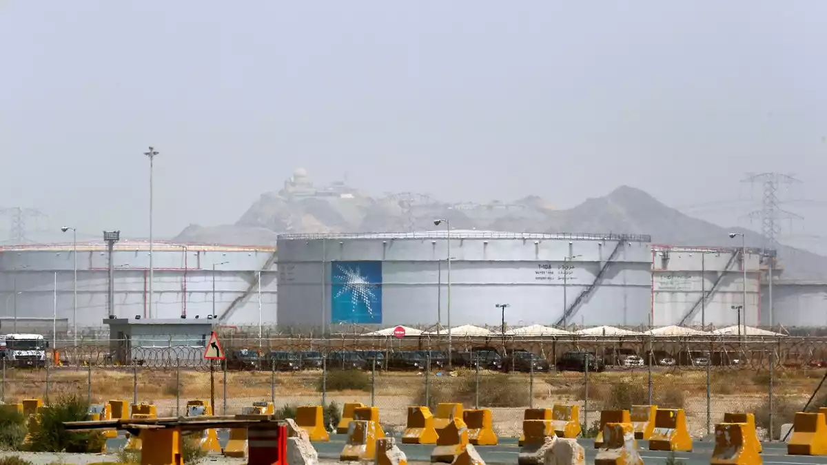 Saudi-Arabiens Ölfelder liegen vor allem im Osten, entsprechend wichtig ist der Exportweg über die Straße von Hormus. (Symbolbild) - Bild: Amr Nabil/AP/dpa