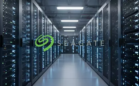 Modernes Rechenzentrum mit leuchtenden Server-Racks als Symbol für wachsende Datenspeicherkapazitäten. - Foto: über boerse-global.de