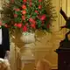 Trump enthüllt eine Adlerskulptur als Geschenk für Xi. - Bild: Alex Brandon/AP/dpa