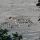 Zerstörter Häuser nach der Sturzflut in Nepal. (Archivbild)  - Bild: Dar Yasin/AP/dpa