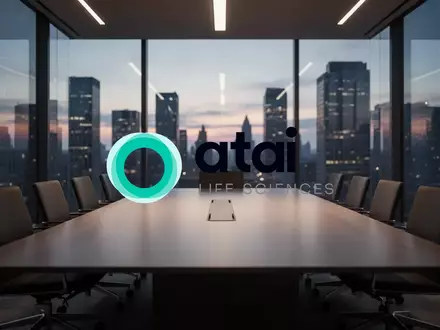 Moderner Konferenztisch in einem Büro bei Dämmerung, symbolisiert unternehmerische Veränderungen. - Foto: über boerse-global.de