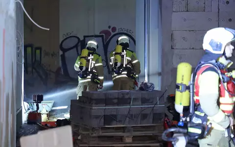 FW Dresden: Feuerwehr Dresden im Einsatz: Brand auf Baustelle und Verkehrsunfall an der Nossener Brücke - Foto: presseportal.de
