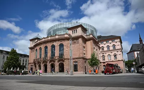Die Fachzeitschrift «Opernwelt» hat das Staatstheater Mainz zum Opernhaus des Jahres ernannt. (Archivbild) - Foto: Arne Dedert/dpa