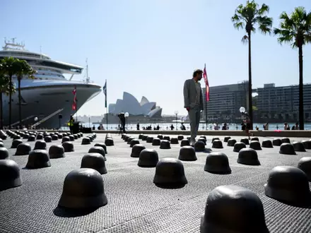 Die Installation «Mushrooms» steht direkt am Hafen von Sydney. - Foto: Bianca De Marchi/AAP/dpa