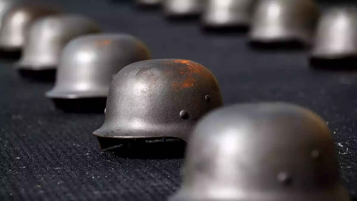 Ai Weiwei hofft, dass sein Werk die Menschen zum Nachdenken über Krieg und Frieden anregt. - Bild: Bianca De Marchi/AAP/dpa