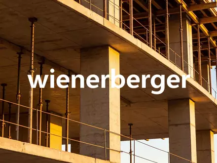 Abstrakte Darstellung einer modernen Baustelle bei Sonnenuntergang als Symbol für die Bauindustrie. - Foto: über boerse-global.de
